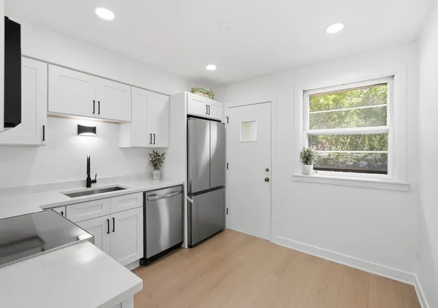 Photo 3 of Condo for sale at 2000 Parkside Dr #FG, Park Ridge, IL 60068 | MLS# 12729299 | Listing updated on 2026-08-27