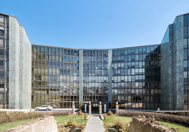 Photo 1 of Condo for sale at 1420 Sheridan Rd #3i, Wilmette, IL 60091 | MLS# 12729317 | Listing updated on 2026-08-16