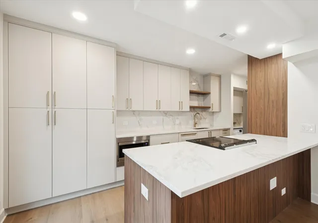 Photo 3 of Condo for sale at 1420 Sheridan Rd #3i, Wilmette, IL 60091 | MLS# 12729317 | Listing updated on 2026-08-16