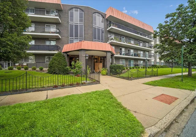Photo 2 of Condo for sale at 4840 Foster St #103, Skokie, IL 60077 | MLS# 12729325 | Listing updated on 2026-08-28