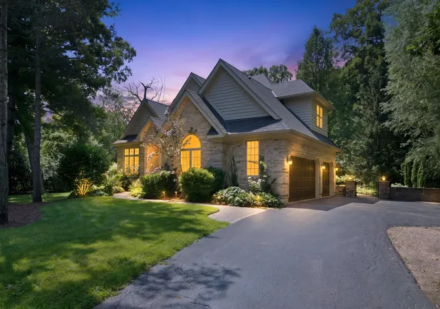 Photo 1 of Single family home for sale at 2523 Forest Ct, Lindenhurst, IL 60046 | MLS# 12729332 | Listing updated on 2026-09-14