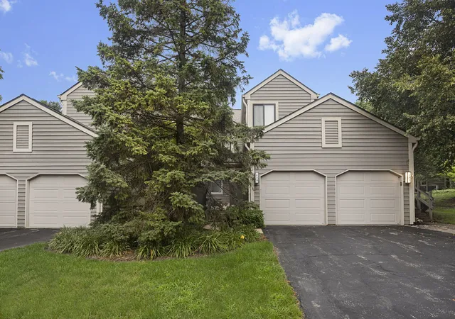 Photo 1 of Townhouse for sale at 488 White Oak Ln, Lake Barrington, IL 60010 | MLS# 12729395 | Listing updated on 2026-09-06