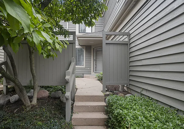 Photo 2 of Townhouse for sale at 488 White Oak Ln, Lake Barrington, IL 60010 | MLS# 12729395 | Listing updated on 2026-09-06