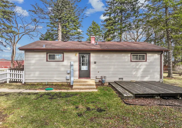 Photo 4 of Single family home for sale at 1484 N Hicks Rd, Palatine, IL 60067 | MLS# 12729396 | Listing updated on 2026-08-16
