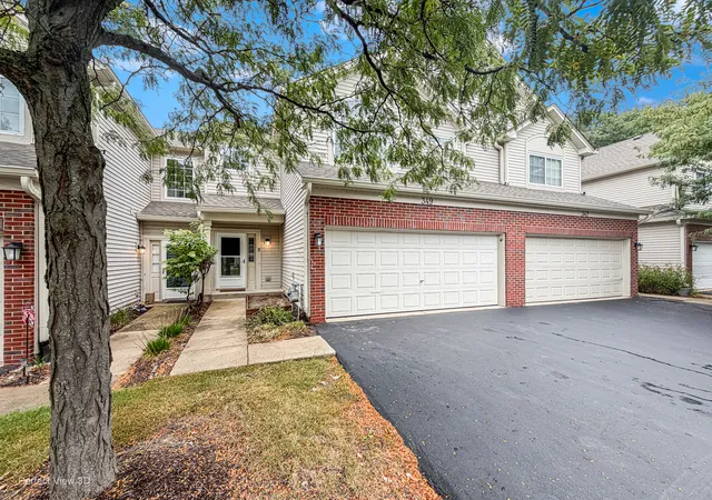 Photo 2 of Condo for sale at 349 Abington Woods Dr #349, Aurora, IL 60502 | MLS# 12729413 | Listing updated on 2026-09-22