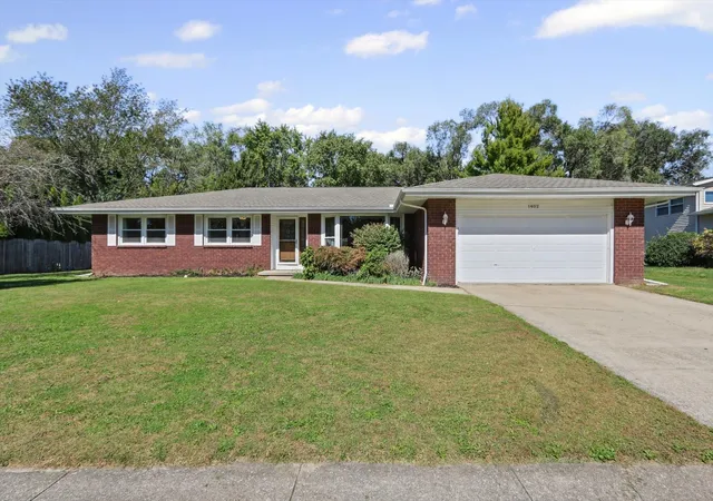 Single family home for sale at 1402 Scovill St, Urbana, IL 61801 | MLS# 12729415