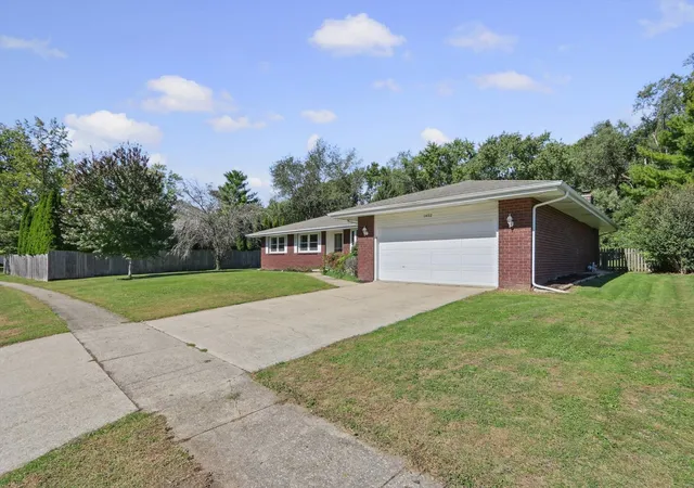 Photo 2 of Single family home for sale at 1402 Scovill St, Urbana, IL 61801 | MLS# 12729415 | Listing updated on 2026-10-10