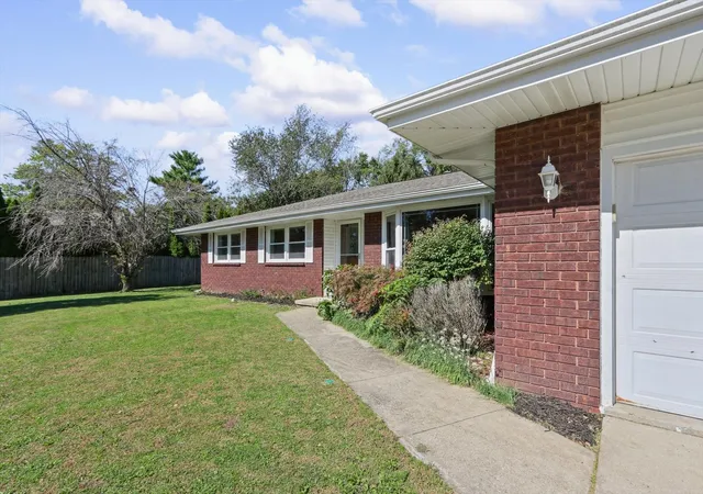 Photo 3 of Single family home for sale at 1402 Scovill St, Urbana, IL 61801 | MLS# 12729415 | Listing updated on 2026-10-10