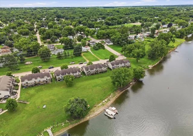 Listing Photo 2 - Condo for sale in building located at 1723 W River St, Dixon, IL 61021 - Unit #1