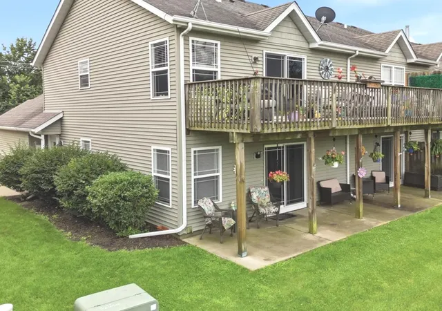 Listing Photo 3 - Condo for sale in building located at 1723 W River St, Dixon, IL 61021 - Unit #1