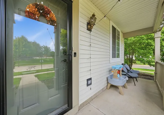 Photo 3 of Townhouse for sale at 122 Azalea Cir #122, Romeoville, IL 60446 | MLS# 12729423 | Listing updated on 2026-09-27