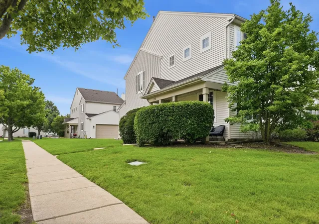 Photo 3 of Townhouse for sale at 122 Azalea Cir #122, Romeoville, IL 60446 | MLS# 12729423 | Listing updated on 2026-09-27