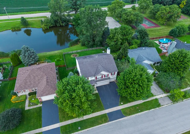 Photo 2 of Single family home for sale at 250 Sparrow Dr, Woodstock, IL 60098 | MLS# 12729450 | Listing updated on 2026-09-14