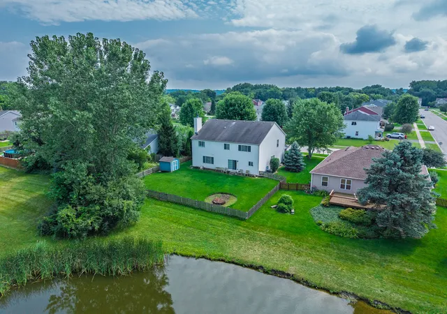 Photo 2 of Single family home for sale at 250 Sparrow Dr, Woodstock, IL 60098 | MLS# 12729450 | Listing updated on 2026-09-14