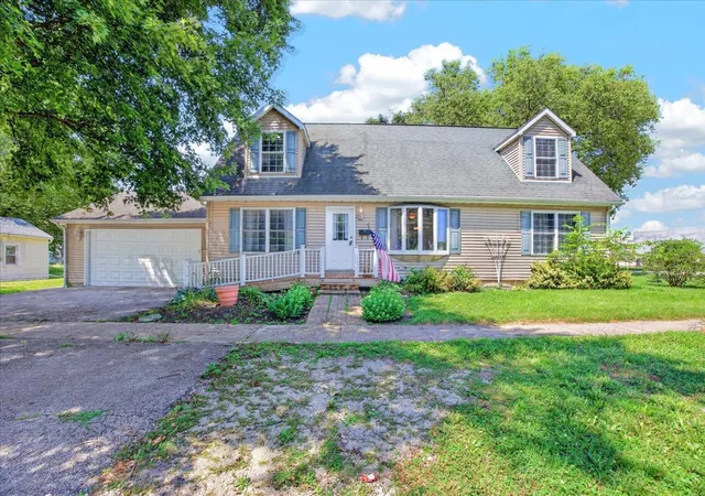 Photo 1 of Single family home for sale at 419 Center St, Mazon, IL 60444 | MLS# 12729504 | Listing updated on 2026-08-15