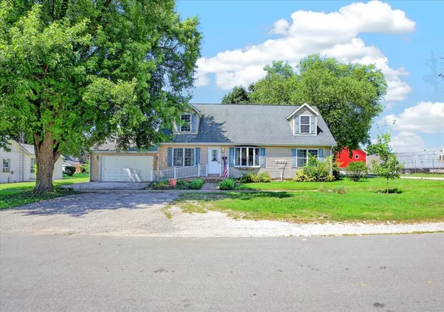 Photo 2 of Single family home for sale at 419 Center St, Mazon, IL 60444 | MLS# 12729504 | Listing updated on 2026-08-15