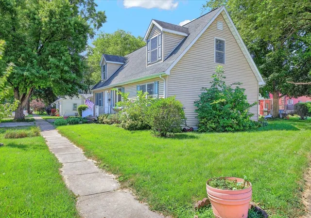 Photo 3 of Single family home for sale at 419 Center St, Mazon, IL 60444 | MLS# 12729504 | Listing updated on 2026-08-15