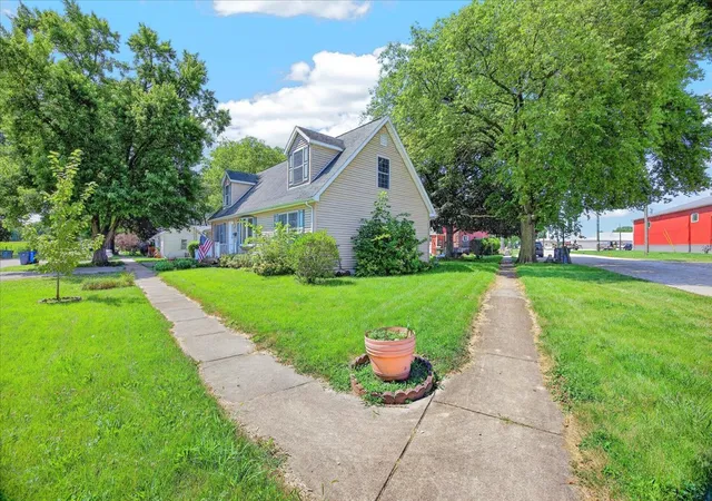 Photo 4 of Single family home for sale at 419 Center St, Mazon, IL 60444 | MLS# 12729504 | Listing updated on 2026-08-15