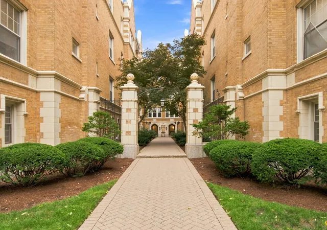 Photo 2 of Sale Pending at 1429 W Birchwood Ave #3W, Chicago, IL 60626 | MLS# 12729547 | Listing updated on 2026-09-13