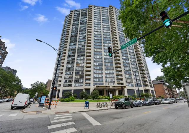 Condo for sale at 3930 N Pine Grv Ave #1810, Chicago, IL 60613 | MLS# 12729565 | Listing updated on 2026-10-06