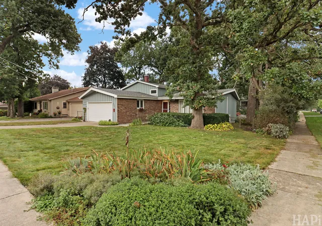 Photo 2 of Single family home for sale at 225 S Seymour Ave, Mundelein, IL 60060 | MLS# 12729576 | Listing updated on 2026-09-13