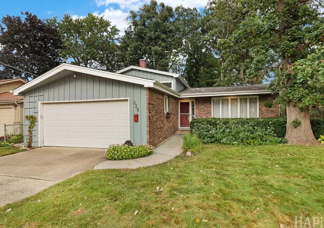 Photo 4 of Single family home for sale at 225 S Seymour Ave, Mundelein, IL 60060 | MLS# 12729576 | Listing updated on 2026-09-13