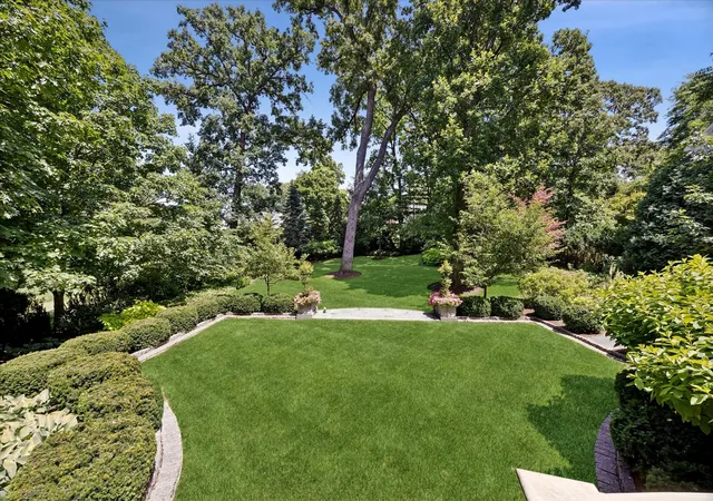 Photo 4 of Single family home for sale at 665 Plumtree Rd, Glen Ellyn, IL 60137 | MLS# 12729605 | Listing updated on 2026-10-07