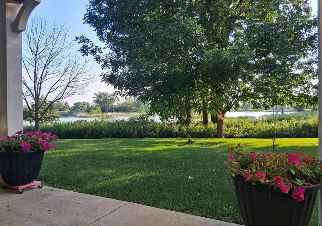 Photo 2 of Townhouse for sale at 449 N Bay Tree Cir, Vernon Hills, IL 60061 | MLS# 12729644 | Listing updated on 2026-08-28