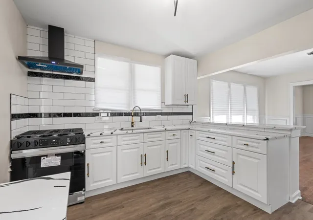 Photo 3 of Single family home for sale at 15661 State St, South Holland, IL 60473 | MLS# 12729654 | Listing updated on 2026-09-20