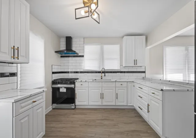 Photo 3 of Single family home for sale at 15661 State St, South Holland, IL 60473 | MLS# 12729654 | Listing updated on 2026-09-20