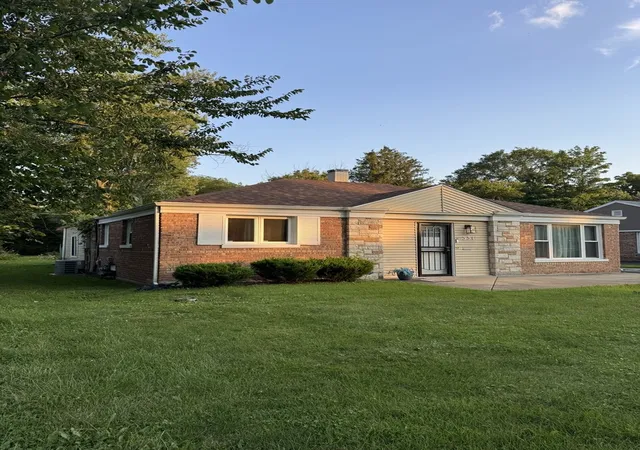 Photo 2 of Single family home for sale at 331 Osage St, Park Forest, IL 60466 | MLS# 12729698 | Listing updated on 2026-08-16