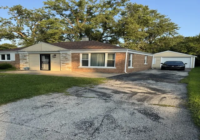 Photo 3 of Single family home for sale at 331 Osage St, Park Forest, IL 60466 | MLS# 12729698 | Listing updated on 2026-08-16