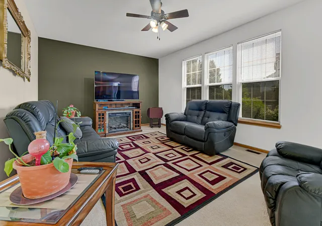 Photo 3 of Single family home for sale at 1806 Crestview Dr, Plainfield, IL 60586 | MLS# 12729716 | Listing updated on 2026-10-15