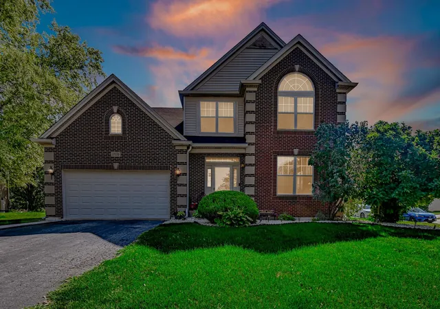 Photo 3 of Single family home for sale at 1806 Crestview Dr, Plainfield, IL 60586 | MLS# 12729716 | Listing updated on 2026-09-23