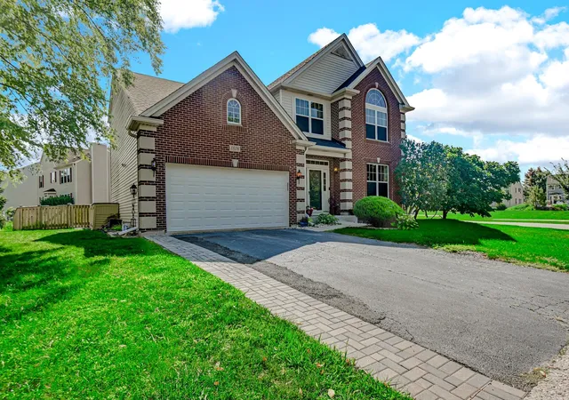 Photo 3 of Single family home for sale at 1806 Crestview Dr, Plainfield, IL 60586 | MLS# 12729716 | Listing updated on 2026-09-23