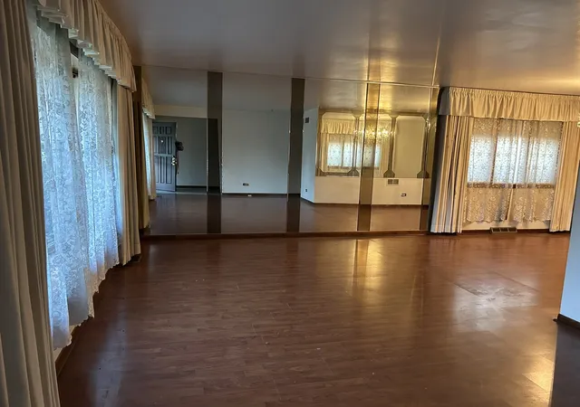 Photo 4 of Single family home for sale at 848 E 150th Place, South Holland, IL 60473 | MLS# 12729752 | Listing updated on 2026-08-26