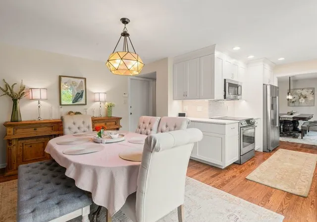 Photo 4 of Townhouse for sale at 19w082 Ave Barbizon, Oak Brook, IL 60523 | MLS# 12729770 | Listing updated on 2026-10-22