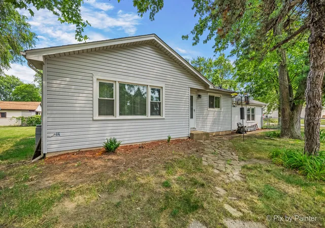 Photo 1 of Single family home for sale at 8425 Central Ave, Burbank, IL 60459 | MLS# 12729777 | Listing updated on 2026-09-23
