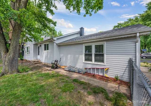 Photo 2 of Single family home for sale at 8425 Central Ave, Burbank, IL 60459 | MLS# 12729777 | Listing updated on 2026-09-23