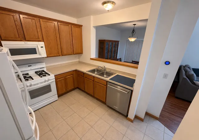 Photo 4 of Townhouse for sale at 23857 Mcmullin Cir, Plainfield, IL 60586 | MLS# 12729789 | Listing updated on 2026-09-14