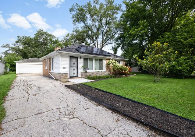 Photo 2 of Single family home for sale at 312 Nassau St, Park Forest, IL 60466 | MLS# 12729801 | Listing updated on 2026-09-05