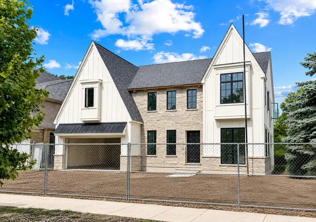 Photo 1 of Single family home for sale at 515 S Parkview Ave, Elmhurst, IL 60126 | MLS# 12729806 | Listing updated on 2026-08-17