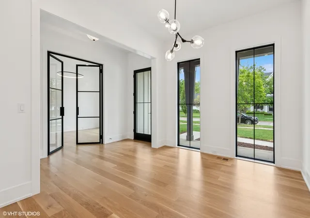 Photo 3 of Single family home for sale at 515 S Parkview Ave, Elmhurst, IL 60126 | MLS# 12729806 | Listing updated on 2026-08-17