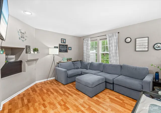 Listing Photo 4 - Condo for sale in building located at 109 Waterbury Cir, Oswego, IL 60543 - Unit #109