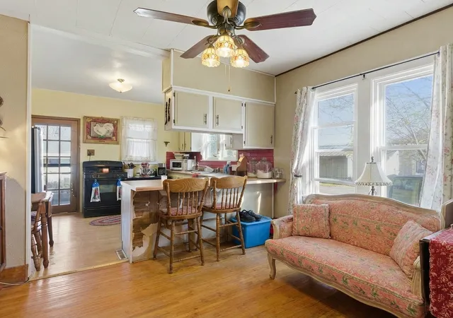 Photo 3 of Single family home for sale at 1306 Crosat St, Lasalle, IL 61301 | MLS# 12729830 | Listing updated on 2026-08-27