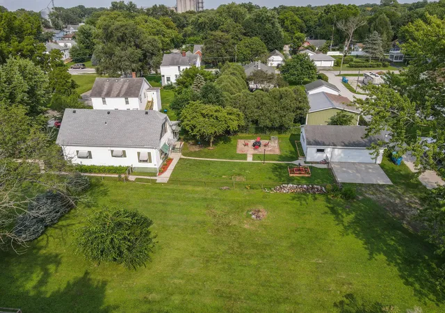 Photo 3 of Single family home for sale at 411 E 5th Street, Momence, IL 60954 | MLS# 12729831 | Listing updated on 2026-10-05