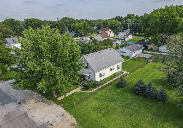 Photo 4 of Single family home for sale at 411 E 5th Street, Momence, IL 60954 | MLS# 12729831 | Listing updated on 2026-10-05