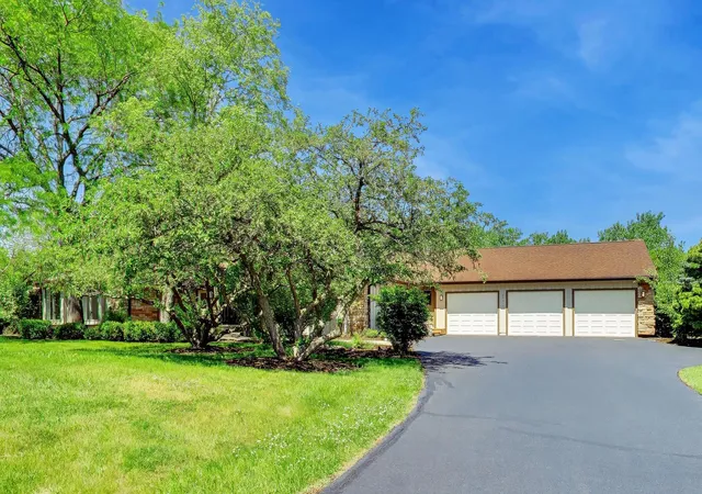 Photo 2 of Single family home for sale at 26955 N Countryside Lake Dr, Mundelein, IL 60060 | MLS# 12729839 | Listing updated on 2026-09-14