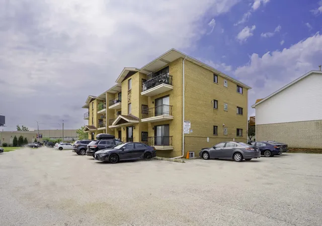 Listing Photo 4 - Condo for sale in building located at 7824 W 87Th Pl, Bridgeview, IL 60455 - Unit #1D