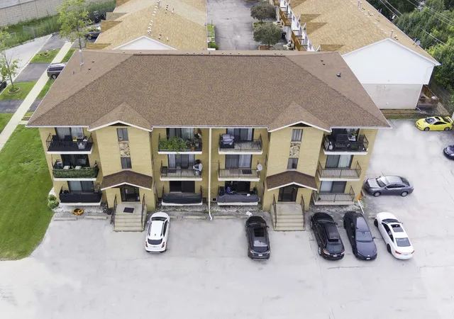 Listing Photo 5 - Condo for sale in building located at 7824 W 87Th Pl, Bridgeview, IL 60455 - Unit #1D